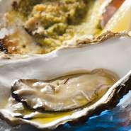 - Ostrica cruda condita al'oglio di oliva e Ostrica al burro aromatizzato con limone -