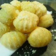 揚げニョッキ『ニョッコ・フリット』　黒胡椒パルミジャーノ風味