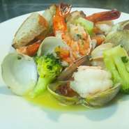 - Gamberi e broccoli ,vongole al champagne -