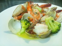 - Gamberi e broccoli ,vongole al champagne -