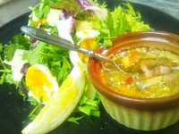 スモークベーコン入りグツグツガーリックソース添え
- Insalata del marche -