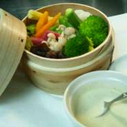 アンチョビクリームバーニャフレッダソース
- Cotto a vapore di verdure con salsa bagna fredda -