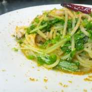 - Spaghetti pesce d'oggi e "Mizuna" con bottarga alle acciughe -