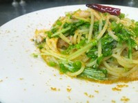 - Spaghetti pesce d'oggi e "Mizuna" con bottarga alle acciughe -