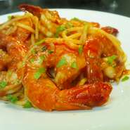 - Spaghetti all'arrabbiata con gamberi -