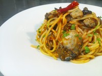 - Spaghetti alla puttanesca con le ostriche -