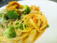 - Spaghetti capesante e broccoli ai ricci e limone alla crema di pomodoro poco piccante -