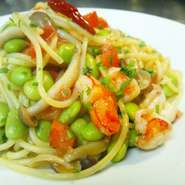 軽いジェノベーゼトマトソース風味
- Spaghetti gamberi e edamame pomodoro verace al pesto genovese - 