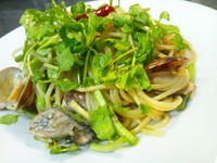 - Spaghetti ostriche e crescione con le vongole al pepe japonese -