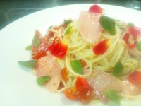 - Fedelini di prosciutto crudo e pesche con menta alla fredda -