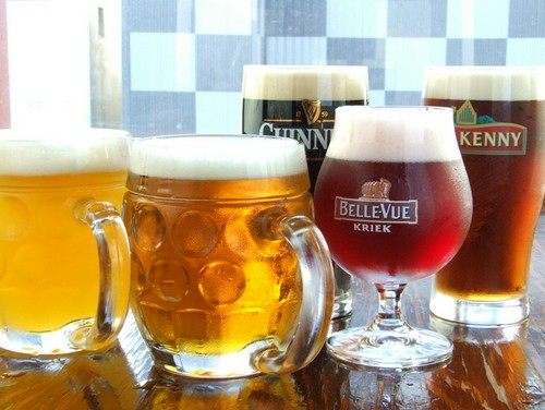 世界の１０種の樽生ビールを深夜４時まで