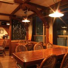 木の温もりが感じられる店内でお食事から二次会・締めの一杯まで