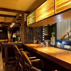 木の温もりのある落ち着いた店内