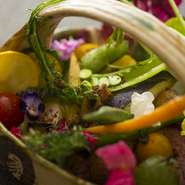 栄養満点の旬野菜を特製のフォンデュソースに絡めて堪能あれ！