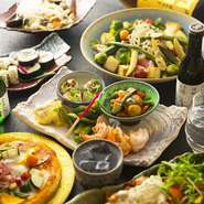 宴会コースは4名様より承ります。利用前日までにお電話にてご予約お願いいたします。飲み放題を外した金額は表記金額より1500円を引かせていただいた額となります（尚、飲み放題のみの設定はございません）。飲み放題のお時間は乾杯から90分でラストオーダー、120分でお部屋の時間となりますので予めご了承くださいませ。飲み放題コースの時間延長は500円/１時間です⇒ご予約時にお申し込みください。