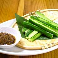 郡上市八幡町の山田商店の「郡上味噌」使用、店主が郡上出身ならではの厳選品、深い味わいがあります。