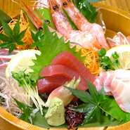 鮪・鯛・はまちを盛り合せいたします、内容は季節により変わる場合もあります。