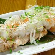 岐阜県産「清流美鶏」を使用、ジューシーなもも肉をたっぷりの大根おろしとポン酢でさっぱり仕上げました