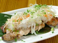 岐阜県産「清流美鶏」を使用、ジューシーなもも肉をたっぷりの大根おろしとポン酢でさっぱり仕上げました