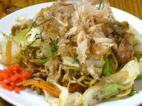 せいろ蒸し麺使用当店名物郡上焼きそば 他に「焼きうどん」もあります。