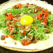 「郡上焼き」とも言われる、ねぎ入りお好み焼きを当店風にアレンジしました。