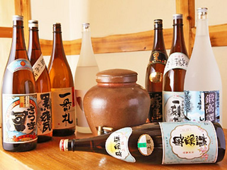 美濃焼の甕で寝かした黒霧島は口あたりが柔らかく一味違います