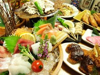 当店人気料理をお出しいたします。冬季には鍋料理をお付けします。
飲み放題は150分（LO120分）です。