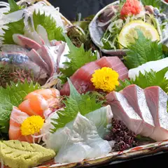 「旬鮮酒房」ならではの新鮮な旬の魚の刺身は大人気！