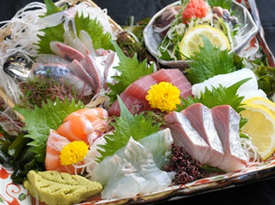 「旬鮮酒房」ならではの新鮮な旬の魚の刺身は大人気！