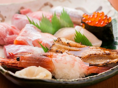 大ぶりのネタが自慢の『おまかせ特上寿し』