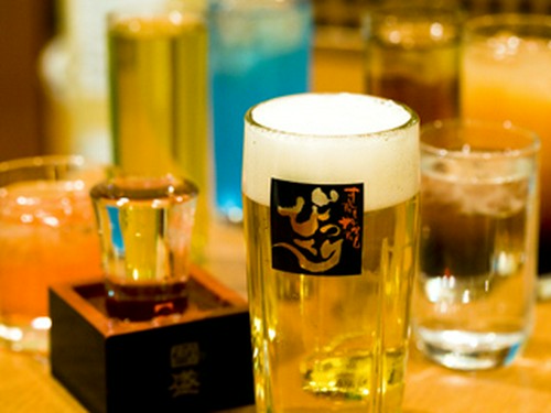 ビールに焼酎、地酒、カクテルまで、アルコールも充実
