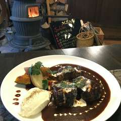 『スモークビーフの赤ワイン煮』