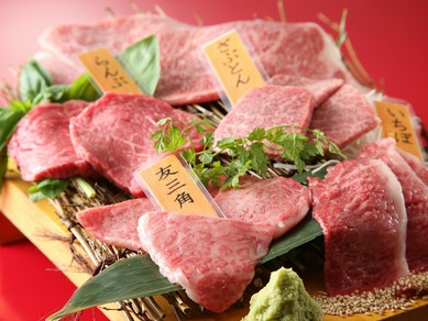 カウンター席あり。本場・韓国料理と極上和牛を食せる焼肉店