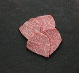 肩ロースの極上。ロースの中で一番美しいサシの入った少量部位。