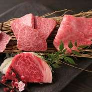 その時々で、ベストなお肉を堪能。一頭買いした和牛の部位5種類を、食べ比べしながら楽しめます。