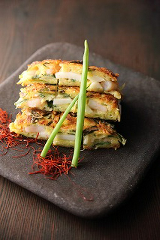 まわりはカリッと、中はモチモチの『海鮮パジョン（チヂミ）』