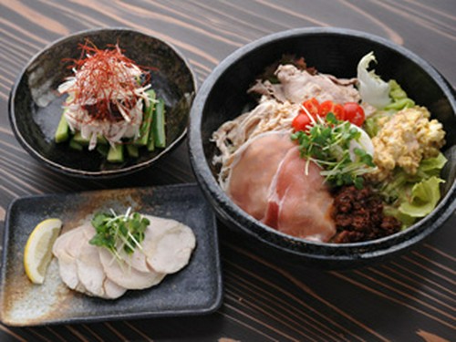 自家製鶏ハムとうま辛バンジーとスペシャルサラダ！