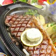 このお値段でこのランクの牛はなかなか食べられません！　とってもお得です!!
口に入れただけでとろけるお肉は、ハーブの効いたガーリックバターと相まって食欲をそそります。　3996円