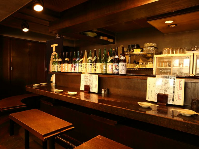 仕事の帰りに一杯。お一人でも居心地のよいお店です