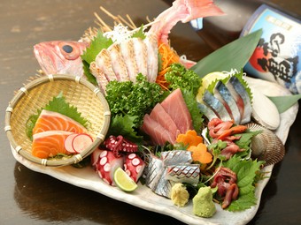 毎日市場へ出向いて仕入れる鮮魚の『刺身』がおすすめです！