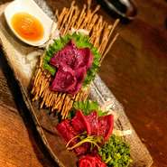 モウカザメの心臓です！
感覚的にはレバ刺しのよう。
にんにく醤油・ごま油でお召し上がりください。