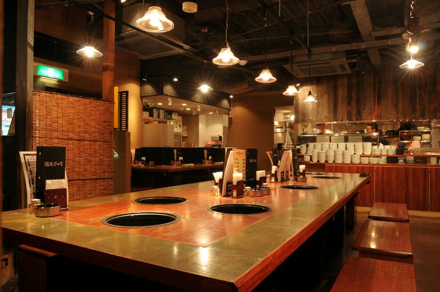 落ち着いた雰囲気の店内