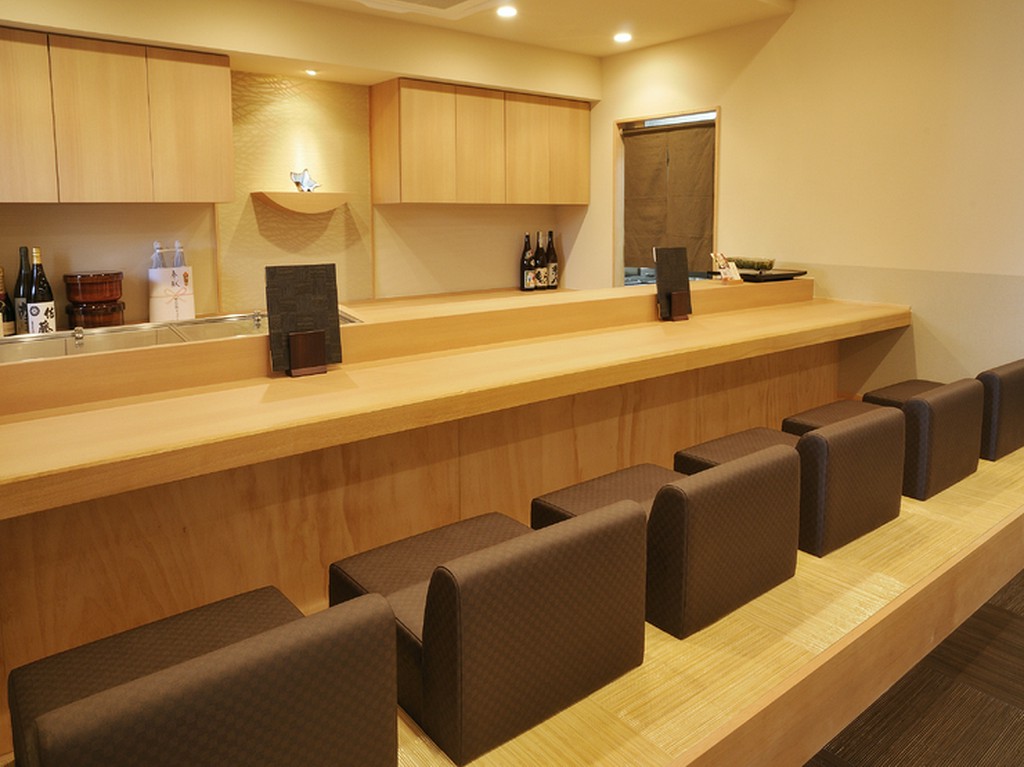 豊田市駅より徒歩3分。ふらっと立ち寄れるカウンター席もご用意