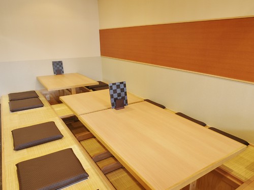 最大16名様まで可能な掘りごたつ席。各種ご宴会にもどうぞ。