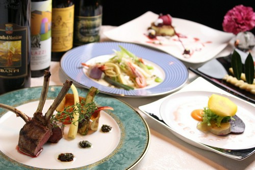 ランチもディナーも各種コースをご用意しています