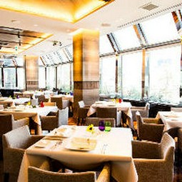 ランチタイムに、顔合わせプランをご用意しました。
+3,300円で飲み放題付きにできます。