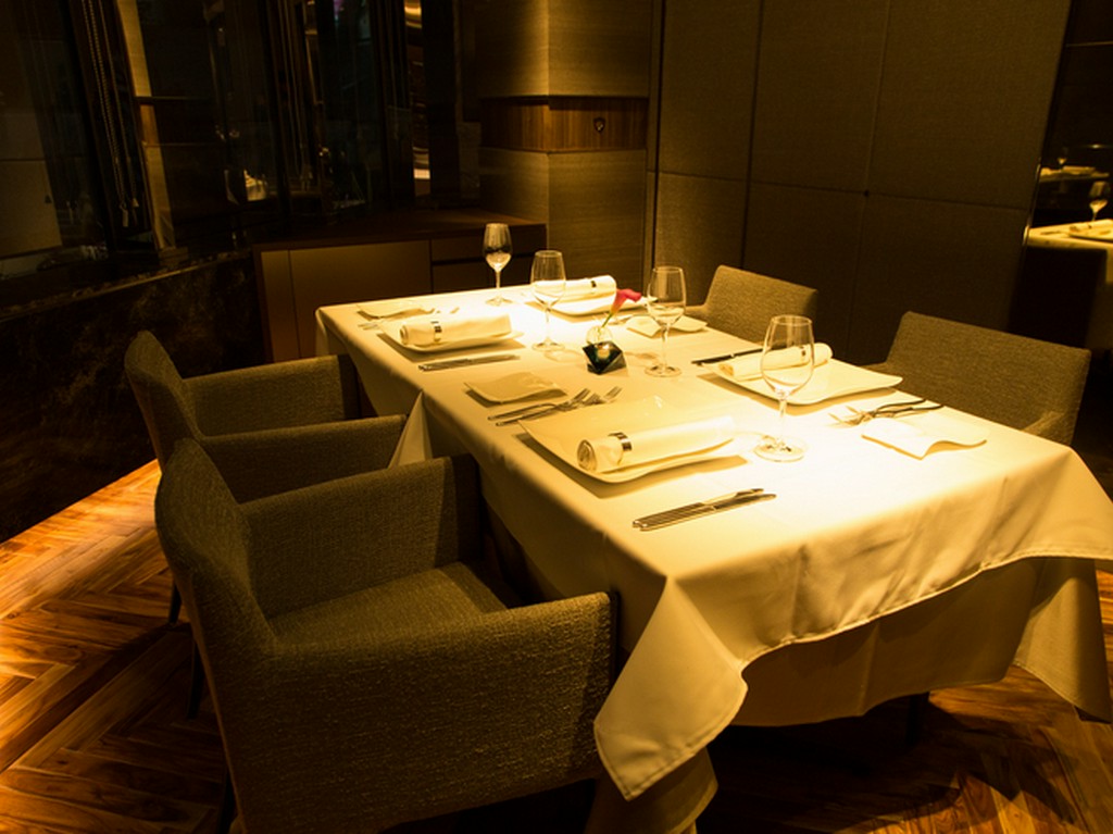 事前予約が必須の＜個室＞、小さめの＜食器＞もアリ