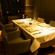 くつろぎの上質空間を提供してくれる【Tre　Monte】。実はママの利用も大歓迎。特に人気があるのが個室で、周りの目を気にせず家族水入らずの時間を過ごすファミリーも多いのだとか。食器も小さめものを用意してくれます。
ただし、個室の利用、小さなお子様連れの場合は、事前予約でその旨を伝えておくのがスマート。落ち着いた雰囲気の店なので、お子様がぐずった時は、店外に出るなどの気遣いはしておきたいところ。