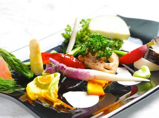 『バーニャカウダ』でさまざまな新鮮野菜を味わってください