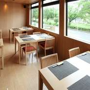 最大30名様のパーティー、ご家族との会食、女子会等お食事がメインのお集まりに最適！旬のおまかせコース３５００円より・飲み放題１８００円６名様～可